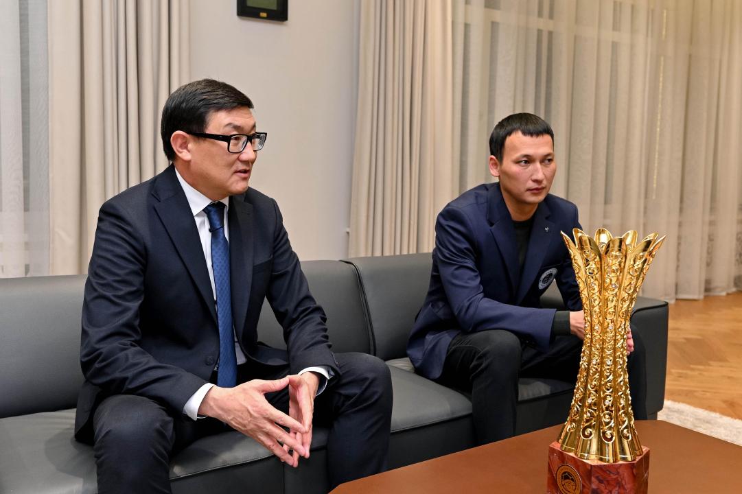 Аким области встретился с генеральным директором ФК &laquo;Семей&raquo;