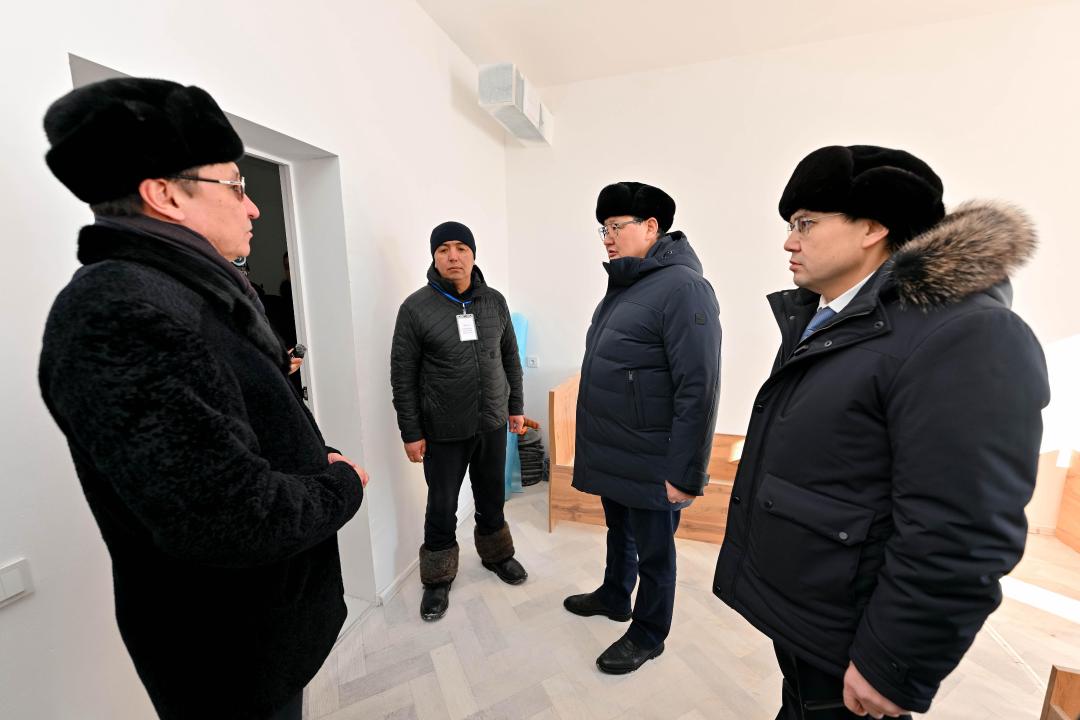 Аким области посетил недостроенные объекты