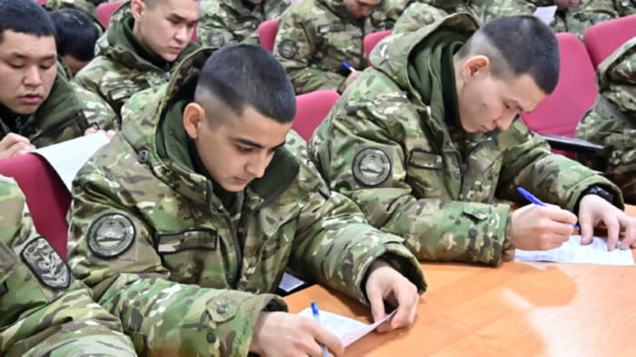 Сотрудники военной полиции проводят профилактические мероприятия в воинских частях обслуживаемого гарнизона