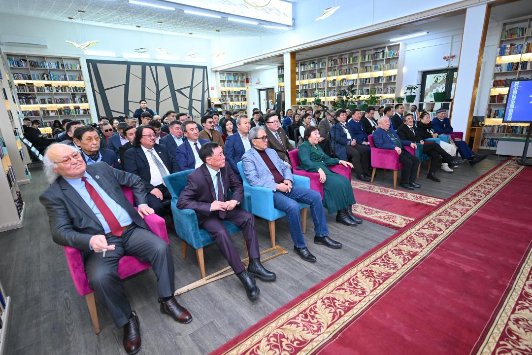 С местными писателями и поэтами встретился аким области