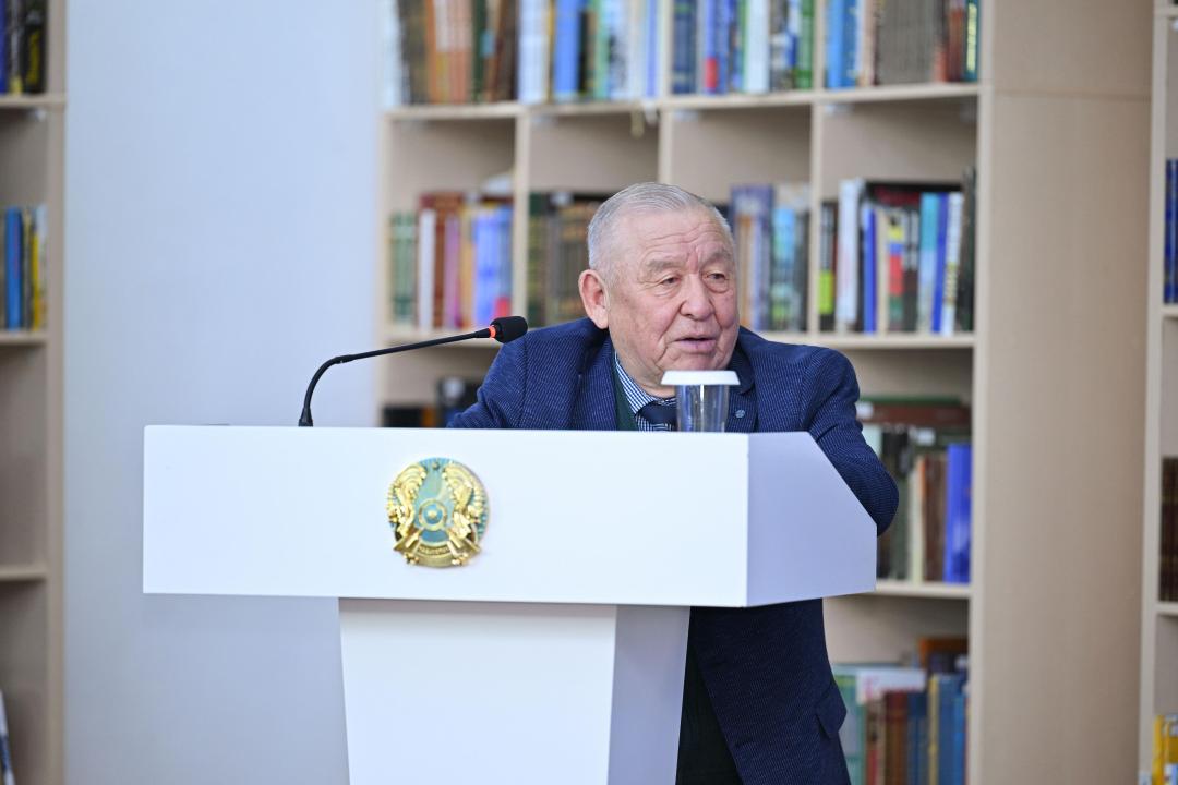 С местными писателями и поэтами встретился аким области