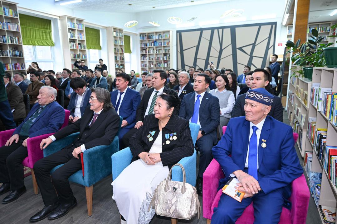 С местными писателями и поэтами встретился аким области