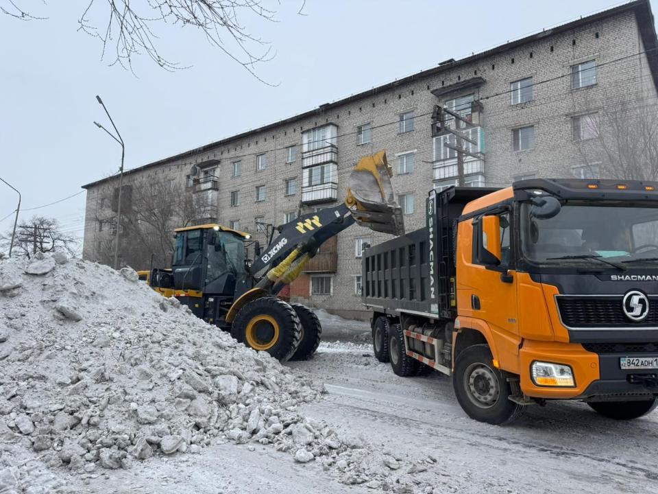 В области на постоянной основе ведётся работы по уборке и вывозке снега