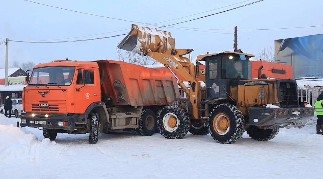 В области на постоянной основе ведётся работы по уборке и вывозке снега