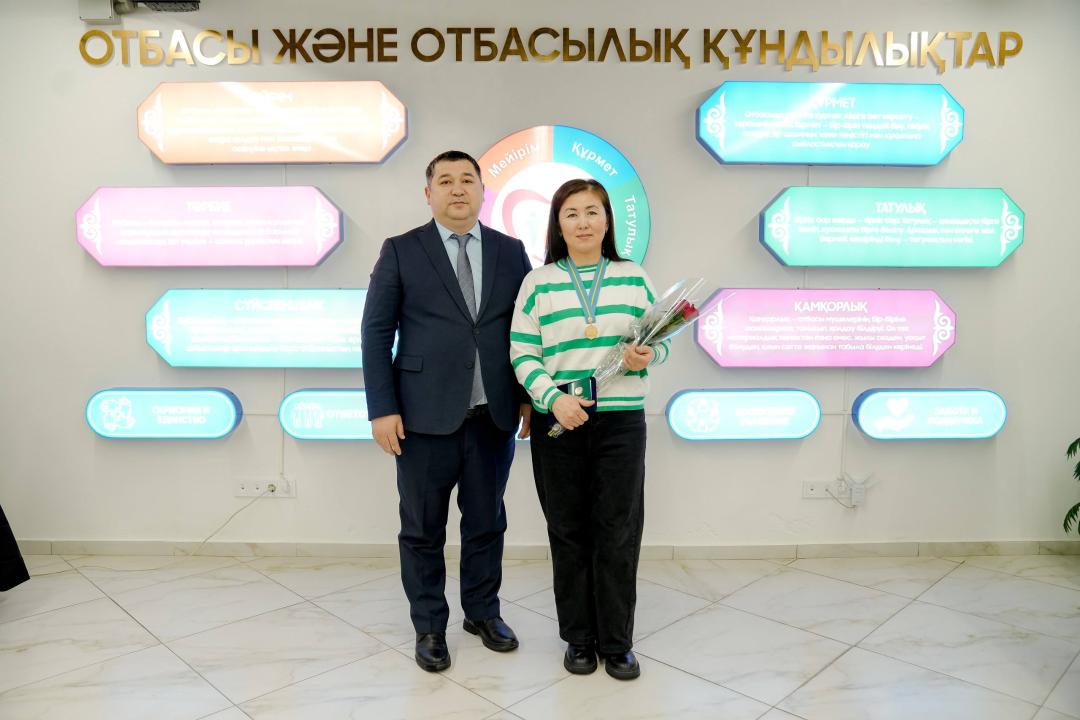 Награды &laquo;Күміс алқа&raquo; и &laquo;Алтын алқа&raquo; вручили в Семее