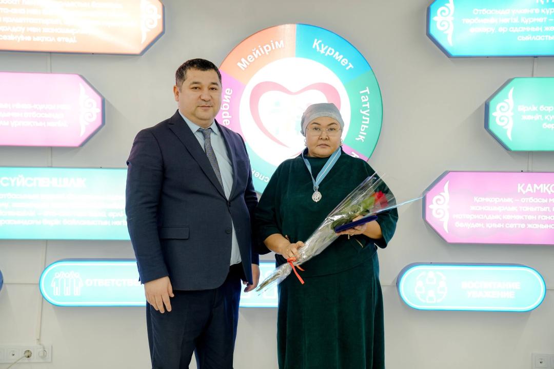 Награды &laquo;Күміс алқа&raquo; и &laquo;Алтын алқа&raquo; вручили в Семее