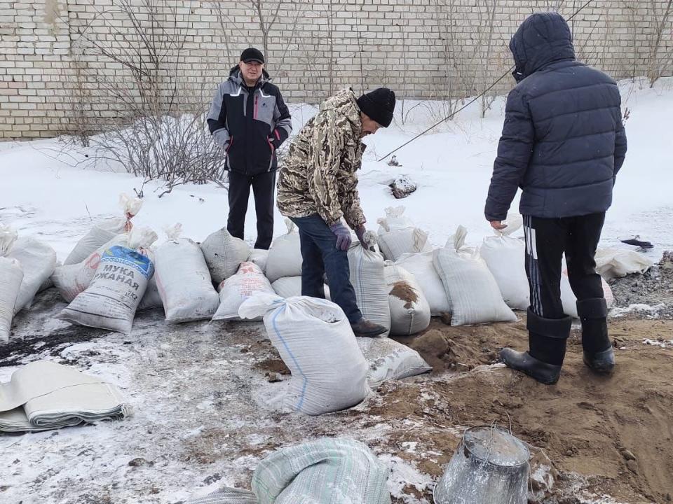 В Семее и области продолжаются работы по вывозу снега и откачке талых вод