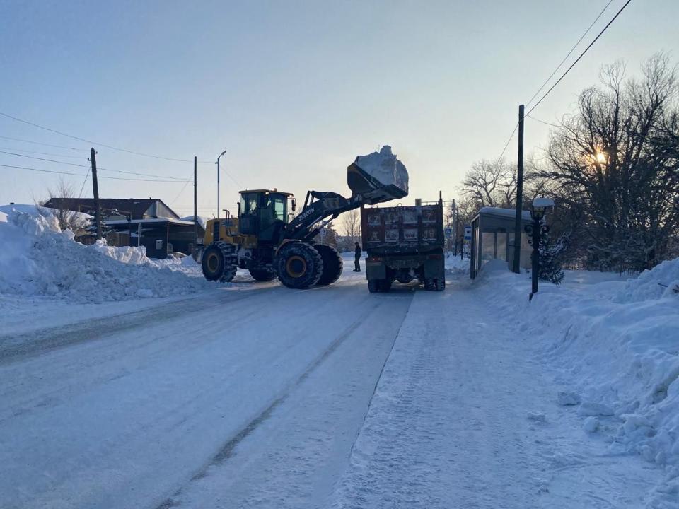 В Семее и области продолжаются работы по вывозу снега и откачке талых вод