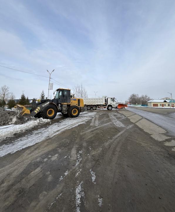 В Семее и области продолжаются работы по вывозу снега и откачке талых вод