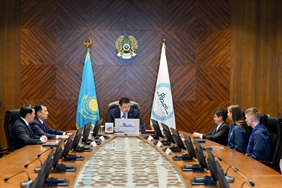 В Семее чествовали чемпионов-конкобежцев