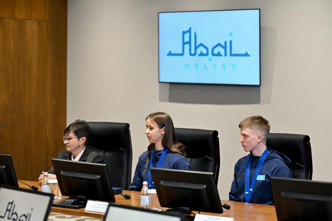 В Семее чествовали чемпионов-конкобежцев