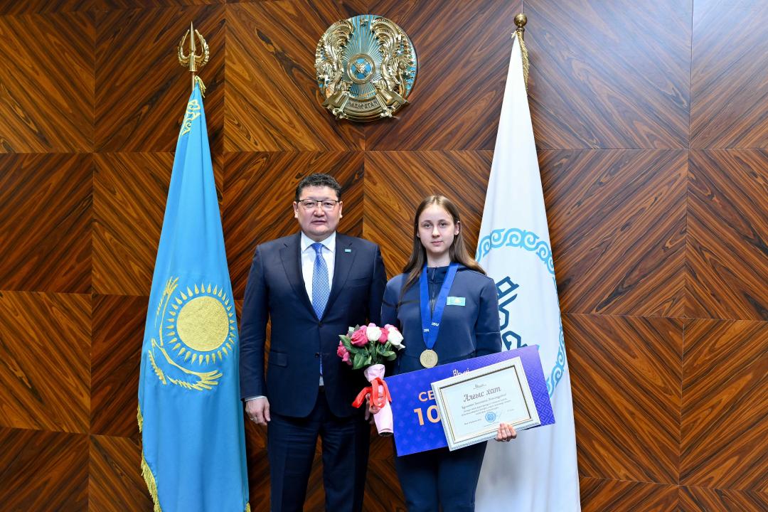 В Семее чествовали чемпионов-конкобежцев