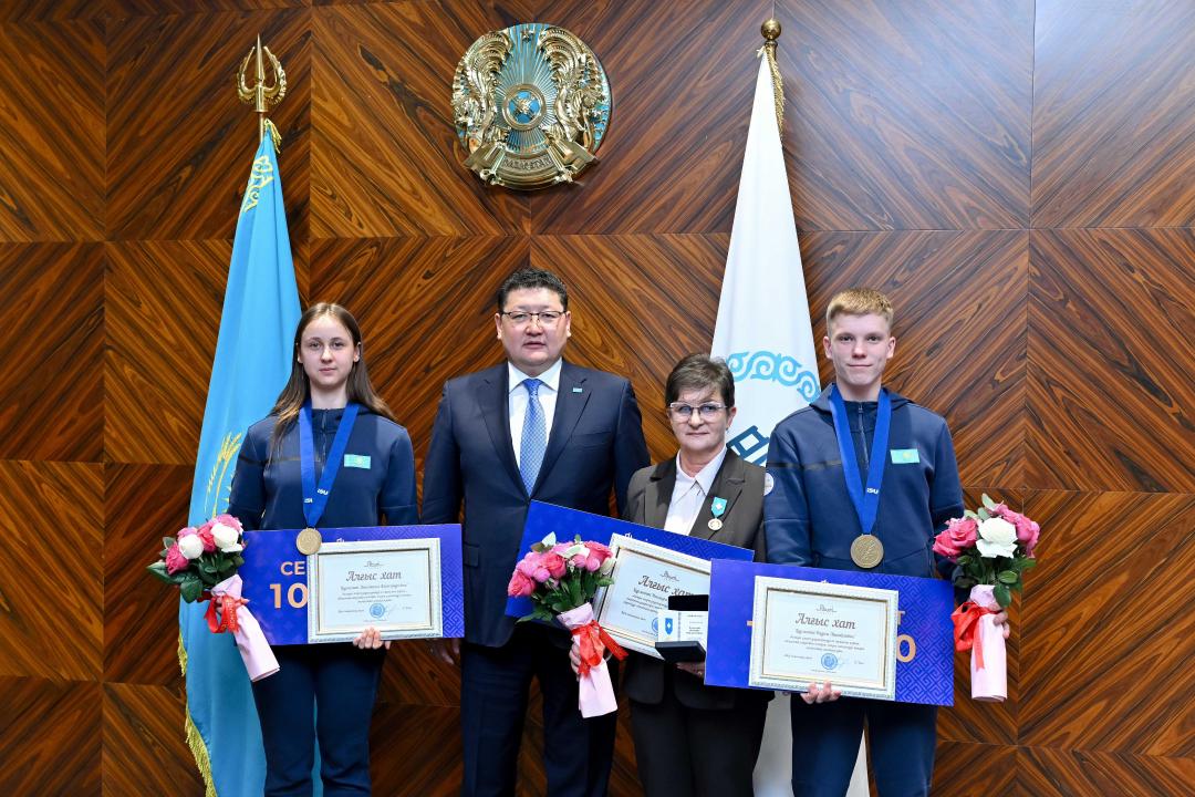 В Семее чествовали чемпионов-конкобежцев