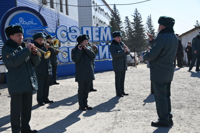 365 дней позади - Семей встретил отслуживших солдат&nbsp;