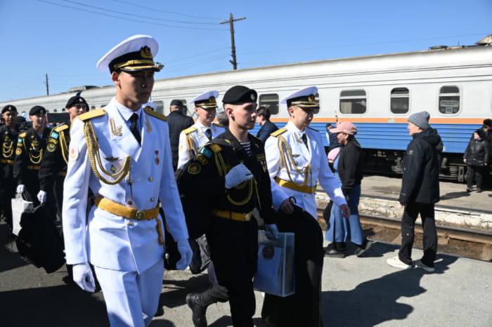 365 дней позади - Семей встретил отслуживших солдат&nbsp;