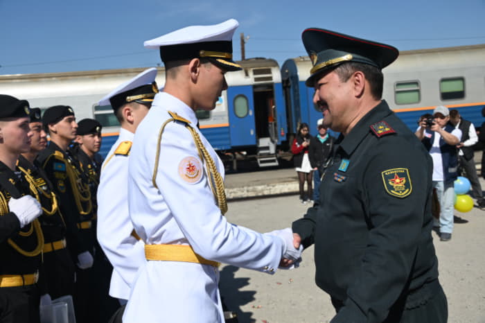 365 дней позади - Семей встретил отслуживших солдат&nbsp;