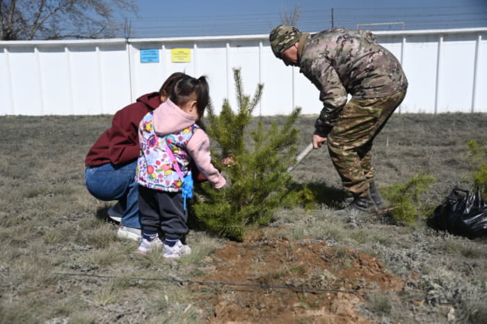 Военнослужащие Абайского гарнизона за &laquo;Таза Қазақстан&raquo;
