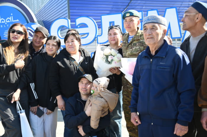 Семей торжественное встретил очередную партию демобилизованных военнослужащих