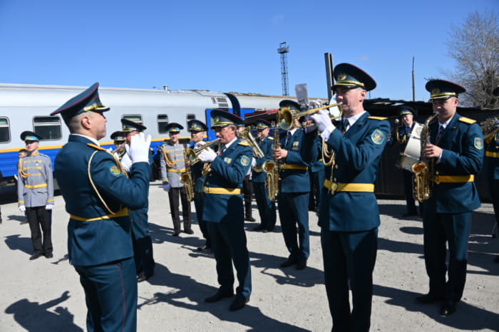 Семей торжественное встретил очередную партию демобилизованных военнослужащих